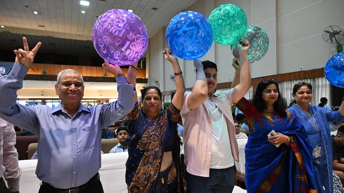 6607 25 6 2025 13 25 46 1 26 06 indianastronautparentscelebrationlucknow b.jpg