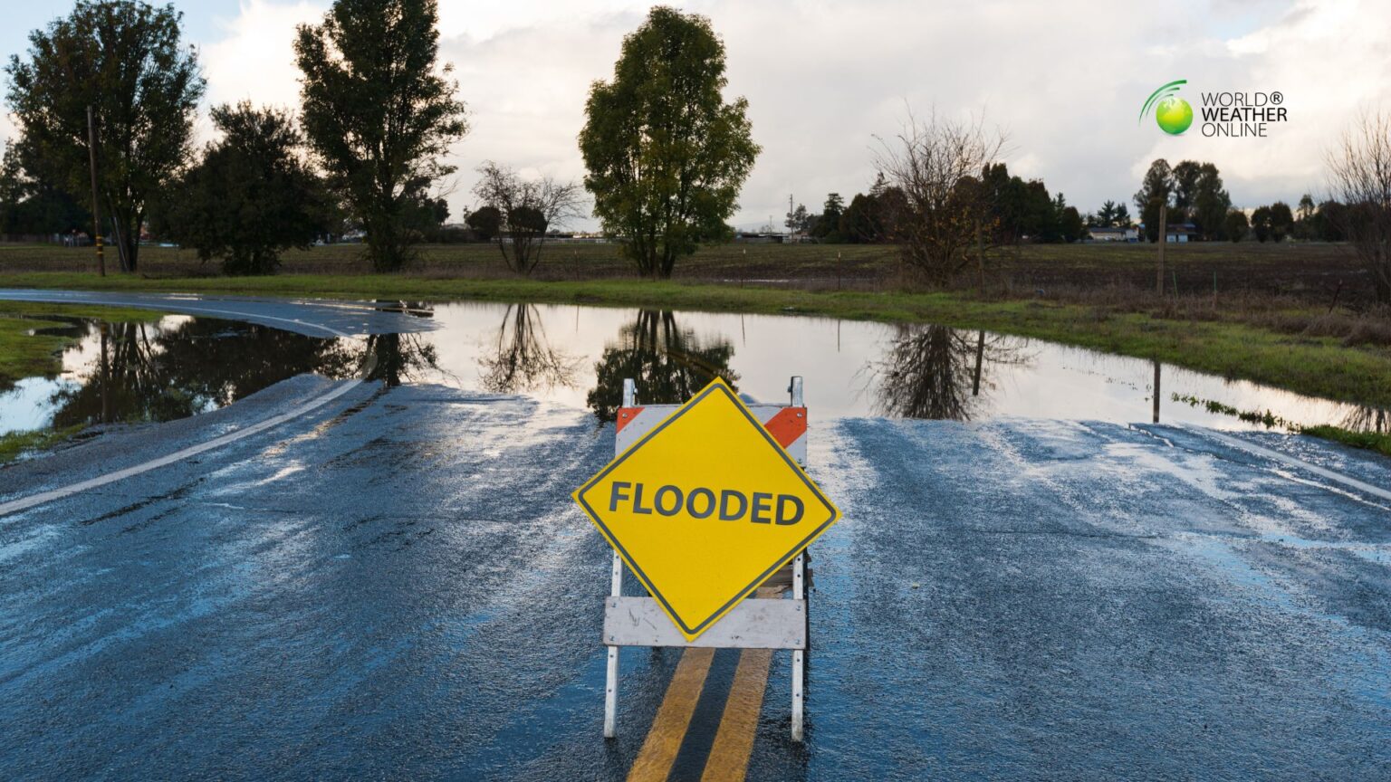 Flash floods in pakistan world weather online blog.jpg