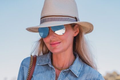 How to wear denim on denim rails chambray shirt with paige wide leg jeans erin busbee busbee style f.jpeg
