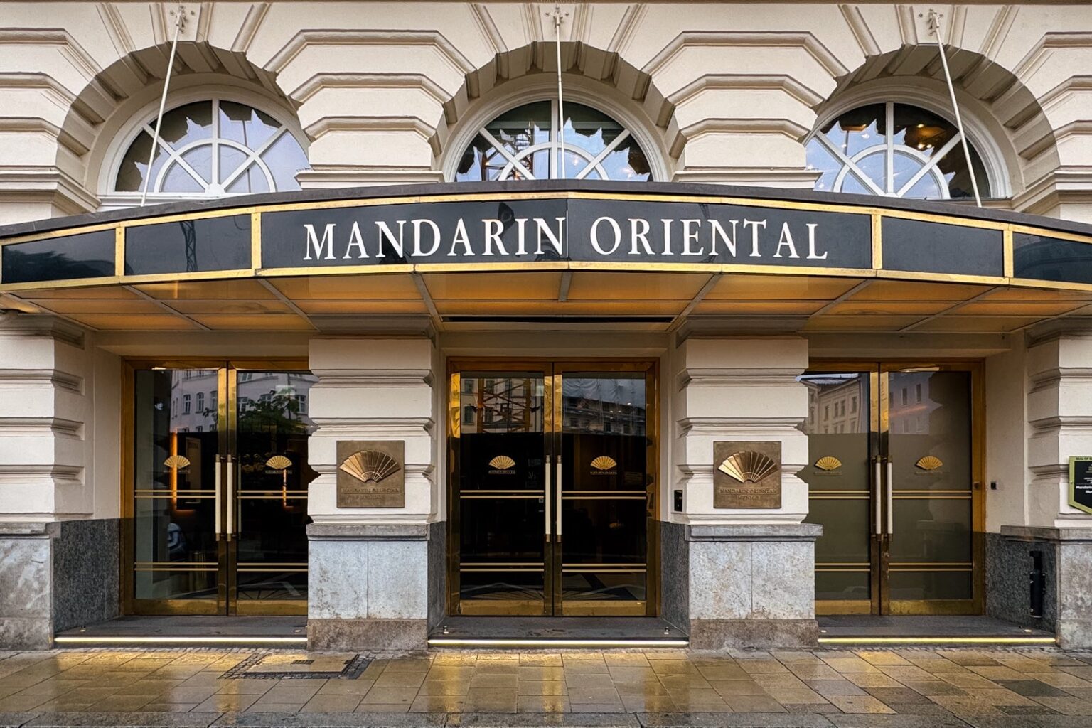 20250519 mandarin oriental munich mandarin oriental munich sign erosen 50.jpg