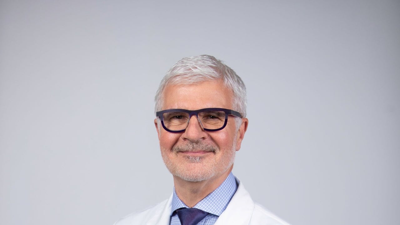 Dr.20gundry20labcoat20photo20.jpg