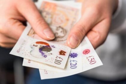 Bank notes 1200x833.jpg