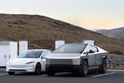 Tesla v4 supercharger tgcyve.jpg
