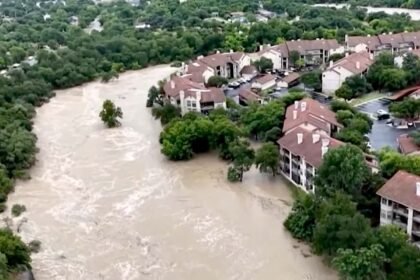 Texas flooding river.jpg