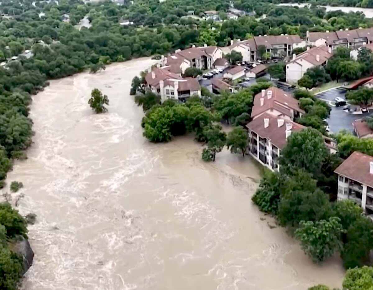 Texas flooding river.jpg