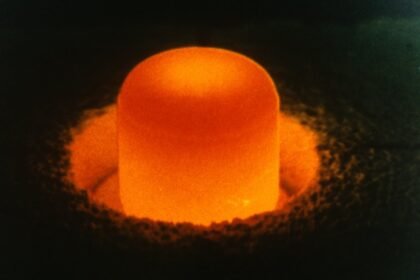 Plutonium 238 pellet.jpg