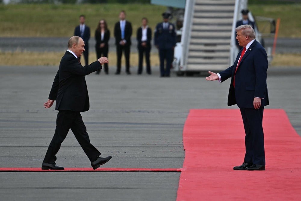 Putin trump gettyimages 2229450288.jpg