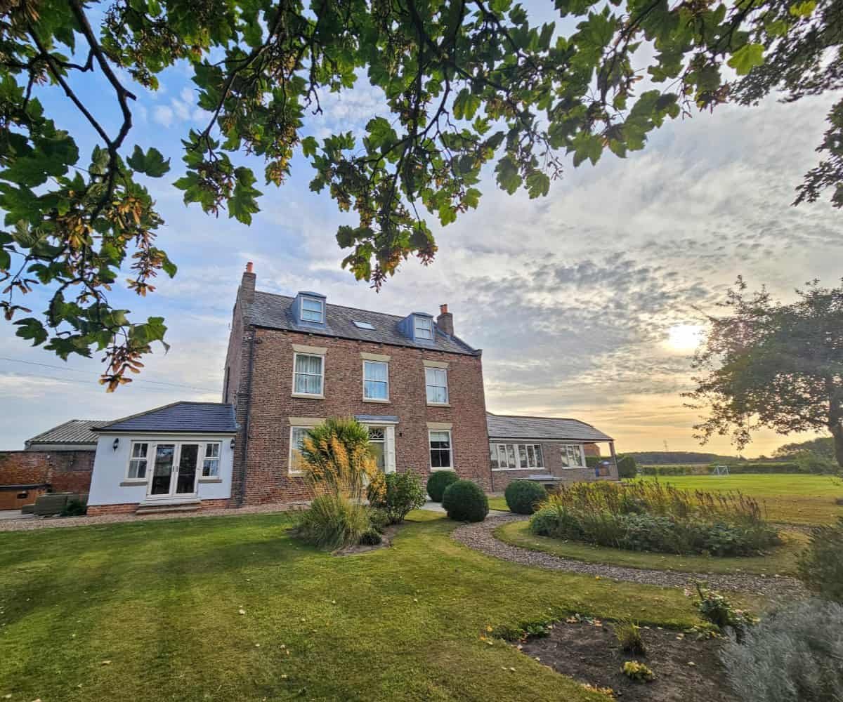 Wressle grange farmhouse at sunrise.jpg