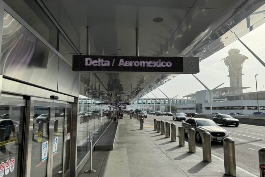 Delta aeromexico sign lax.jpeg