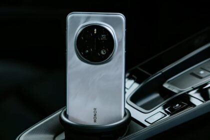 Honor magic8 ai launch 2025 flagship rivalry.jpg