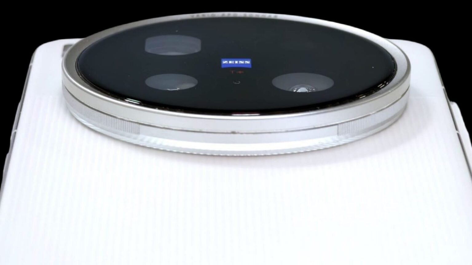 Vivo x300 ultra dual 200mp camera.jpg