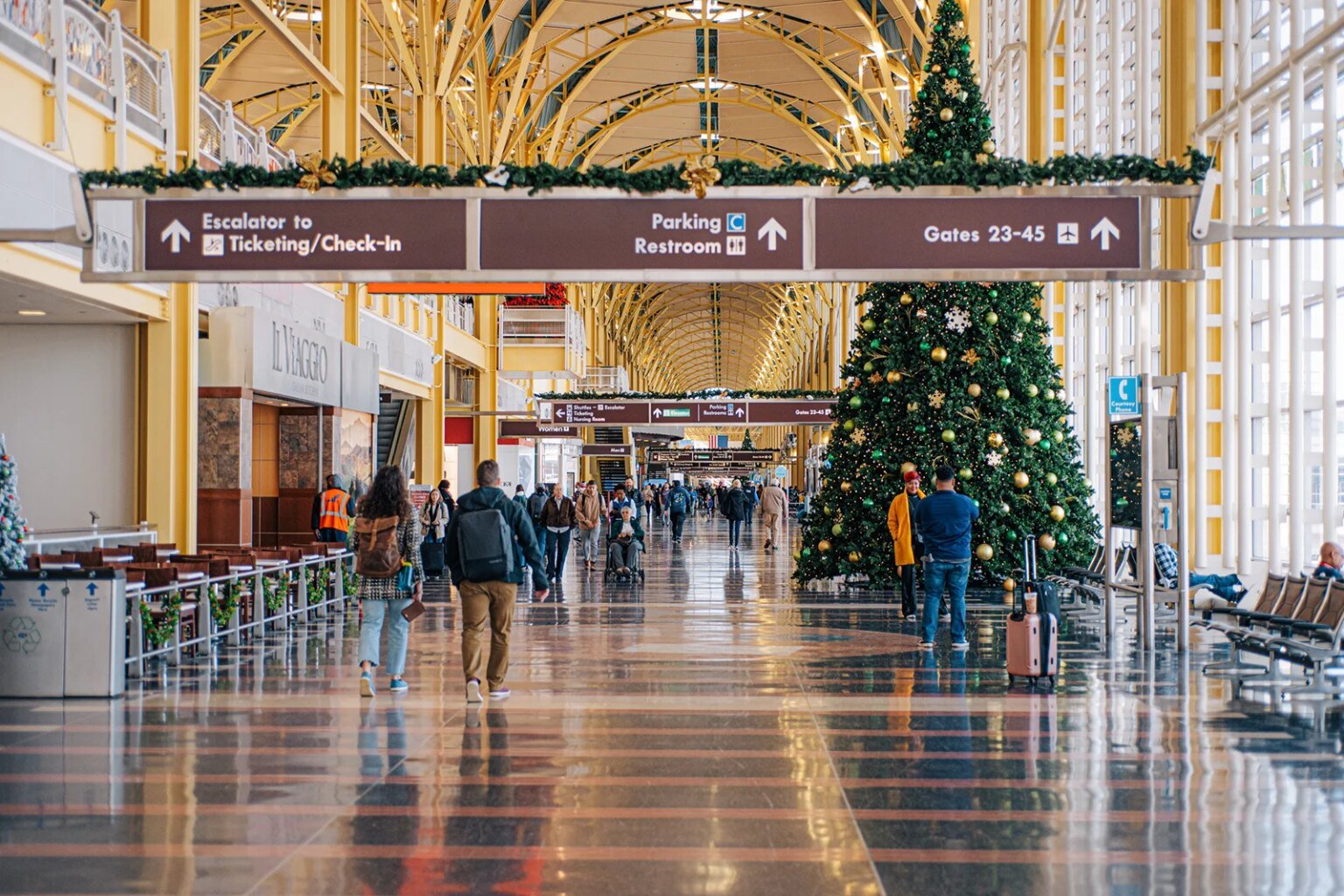 Christmas tree and holiday decor at reagan national airport in washington dc evgenia parajanian.jpg