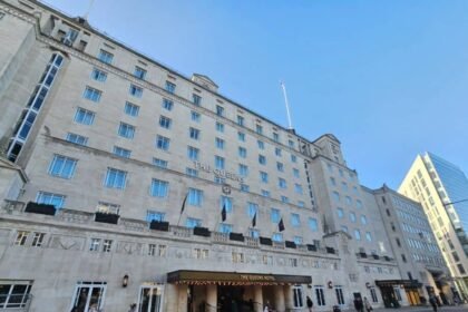 Queens hotel leeds facade 920x767.jpg