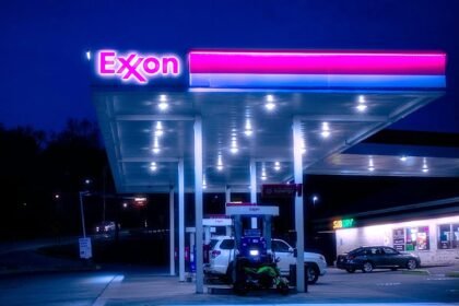 Exxon gas station.jpg
