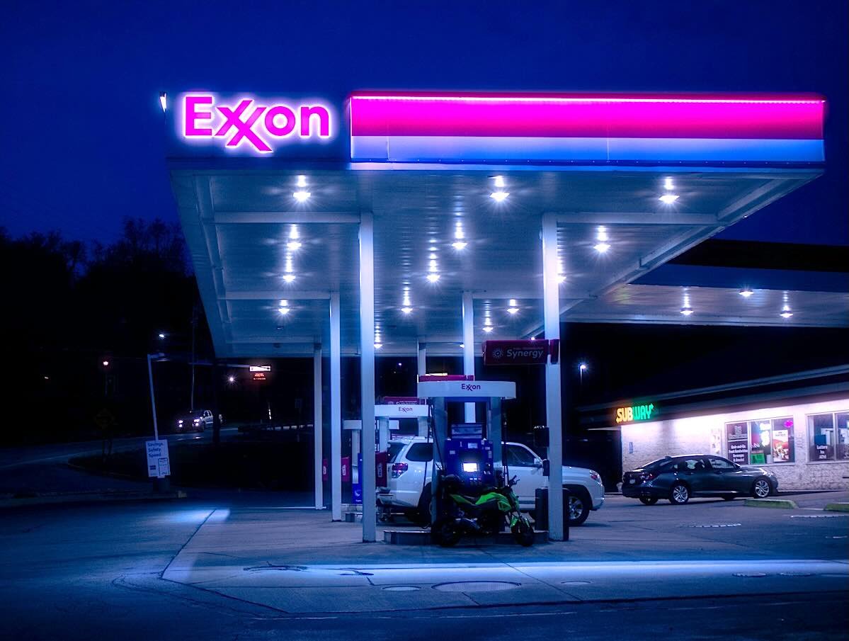 Exxon gas station.jpg
