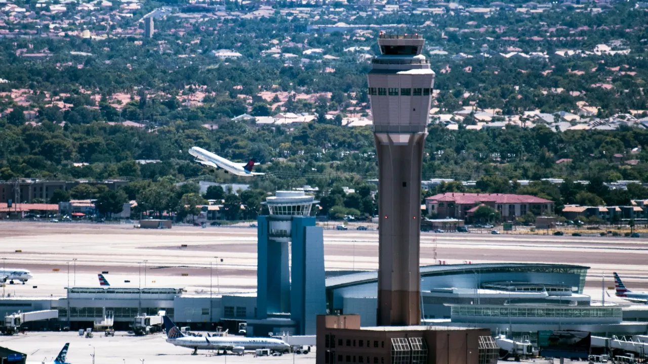Las vegas air traffic control tower getty.jpg
