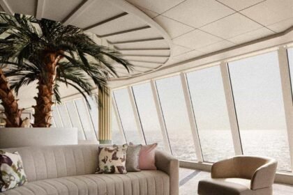 Crystal Cruise PalmCourt 01 modified.jpg