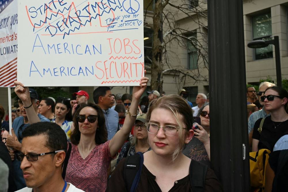Diplomats support.GettyImages 2224016638 1.jpg