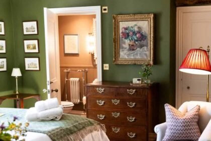 Kings Arms Hawkshead Charles room.jpg