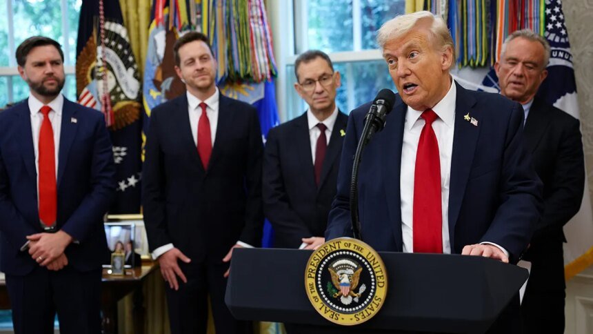 Donald trump pfizer deal announcement oval office.jpg