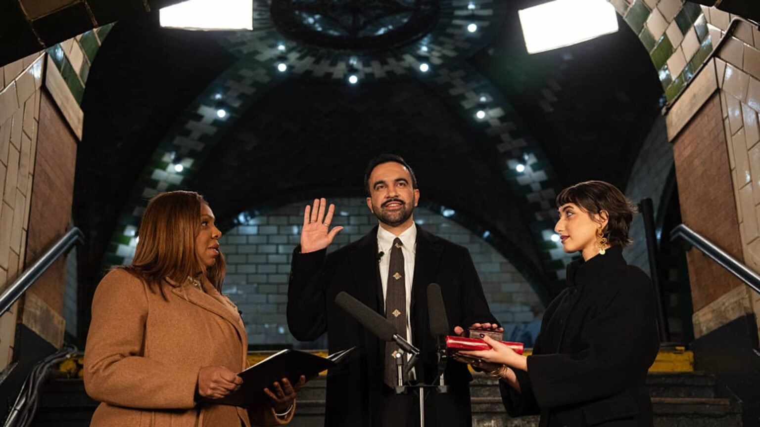 108247293 1767252387263 gettyimages 2253640327 mamdani swearing in 2026 2 5953505.jpeg