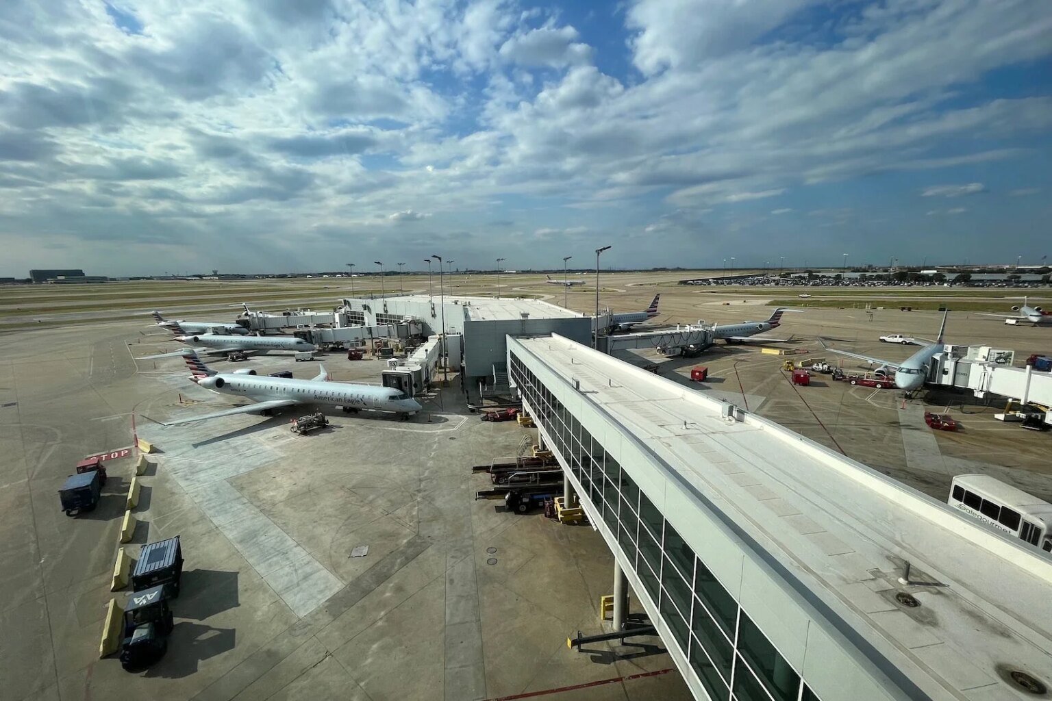 Concourse at DFW.jpeg