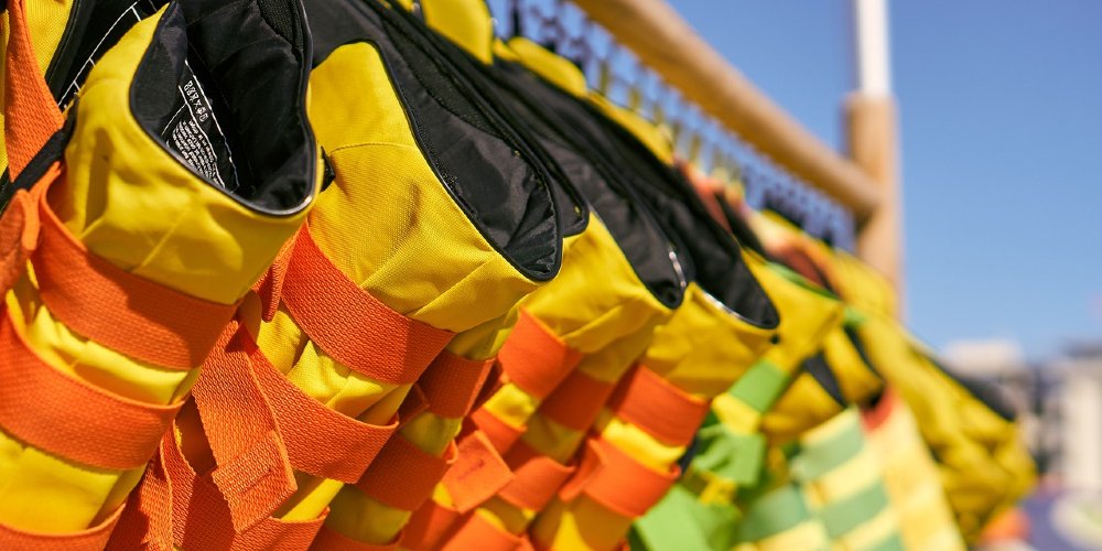 Life jacket 4509307 1280.jpg