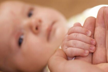 DOs and DONTs of swaddling.jpg