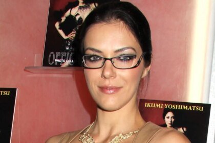 Adrianne curry scaled e1771339438979.jpg