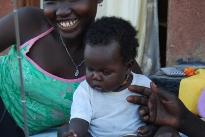 Woman and child with sunlife radio.jpg