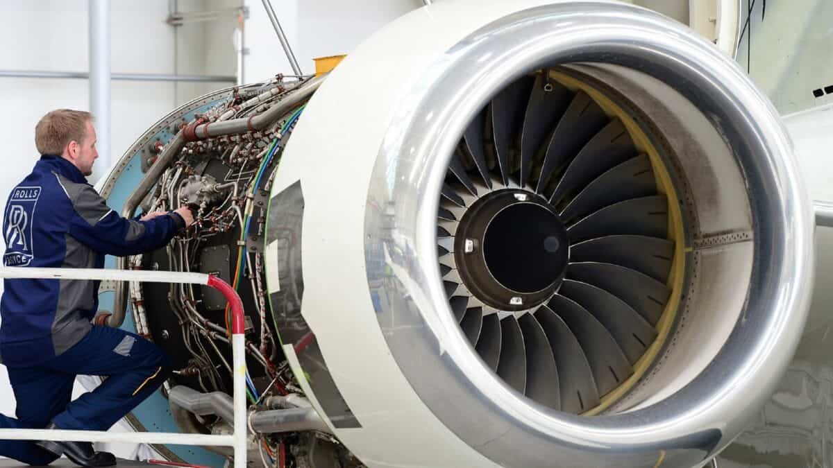 Rolls Royce Engineer 1200x675.jpg