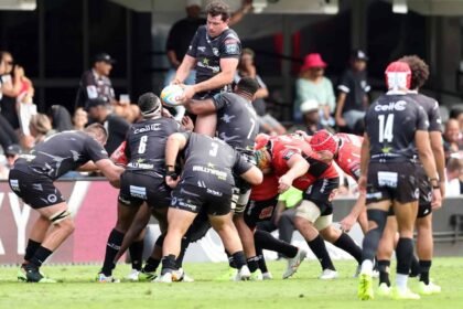 Sharks lock Emile van Heerden lineout.jpg