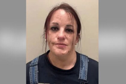 Mom left kids hot car shoplifting.jpg