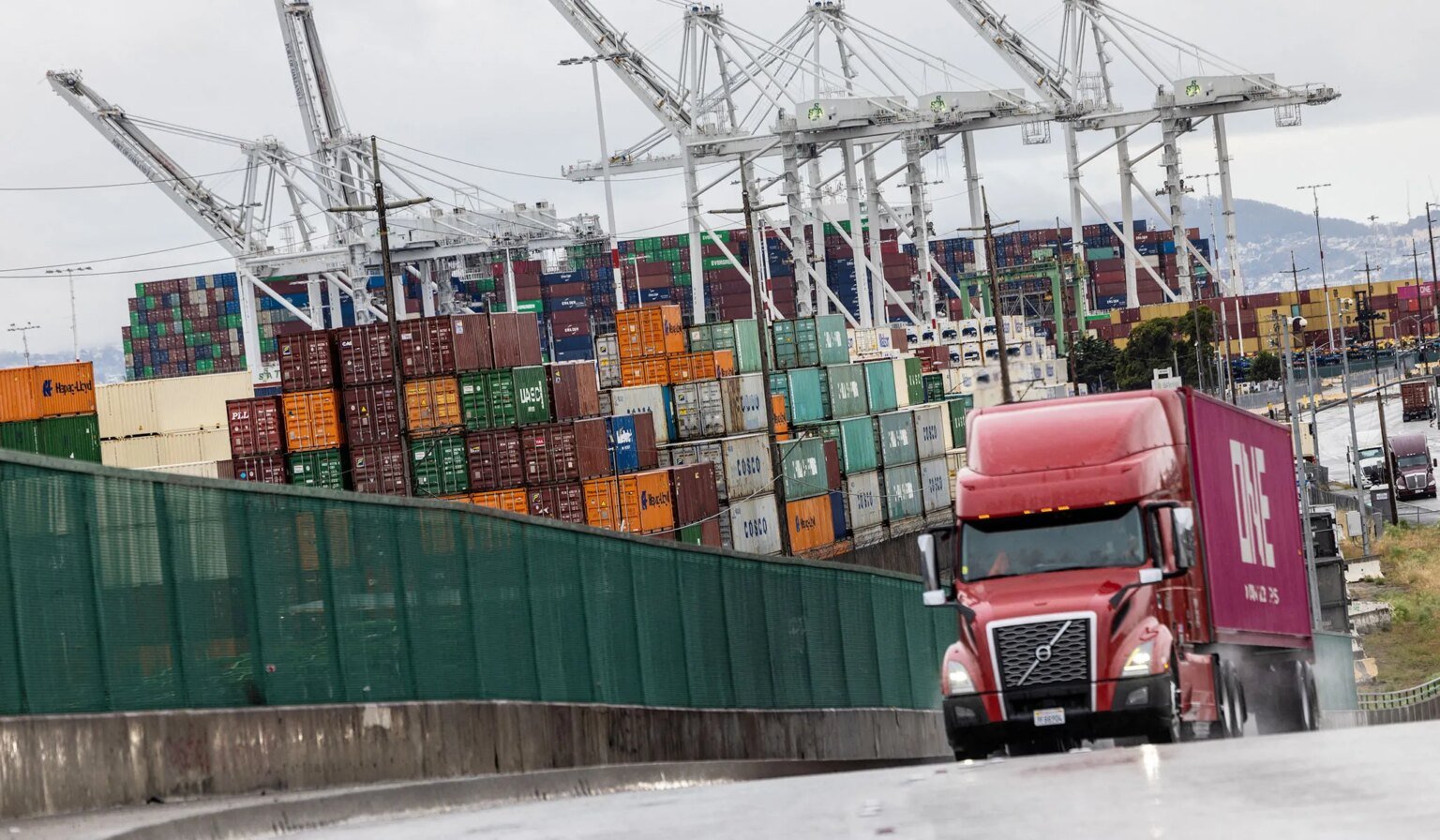 Oakland port containers truck.jpg
