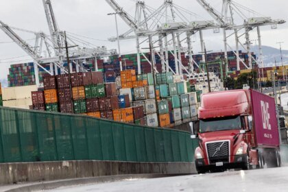 Oakland port containers truck.jpg