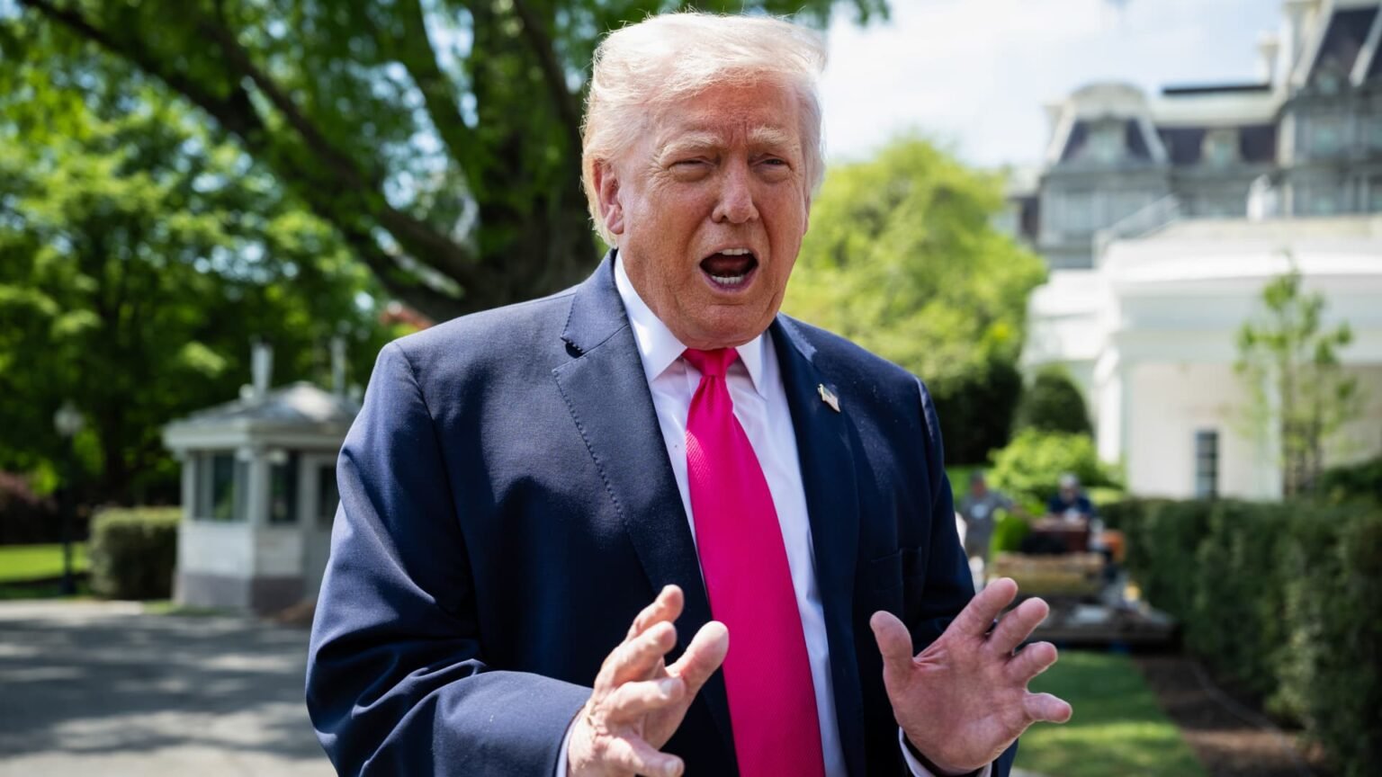 108292836 1776372592073 gettyimages 2271072024 TRUMP DEPART WH.jpeg