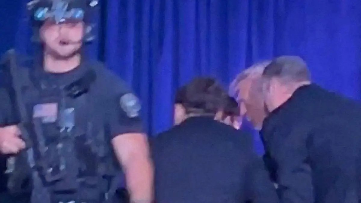 2026 04 26T020402Z 1574861119 RC2JWKACKGXT RTRMADP 3 USA TRUMP DINNER.JPG