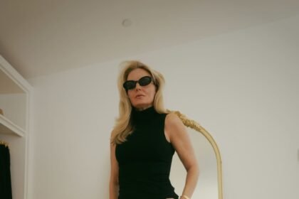 Black sleeveless turtleneck with black trousers by Aritzia 1 scaled.jpg