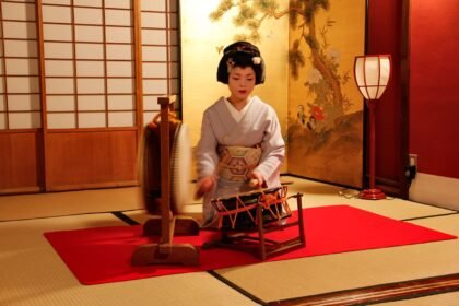 COPYRIGHT HoneyTrek MG 5645 1.jpg