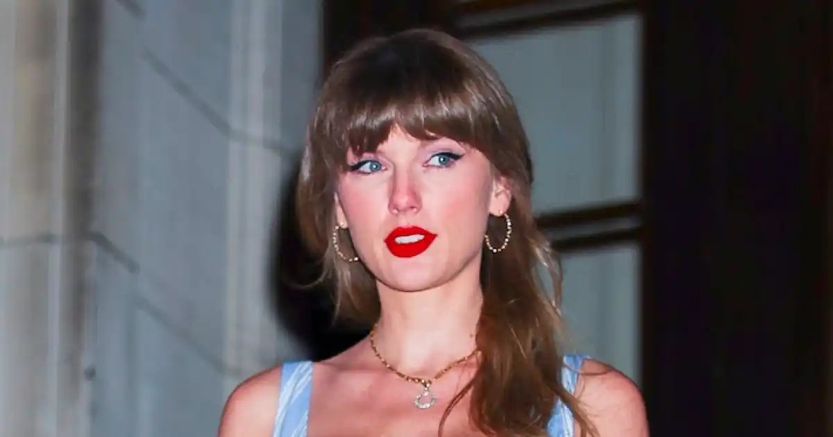 GettyImages 2273457424 Taylor Swift Rocks 9500 Dior Bag in NYC With Dad Scott.jpg