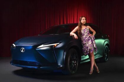 Laufey Lexus grid.jpg