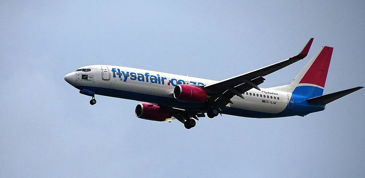 1280px Port Elizabeth Boeing 737NG Flysafair ZS SJW 01.webp.webp