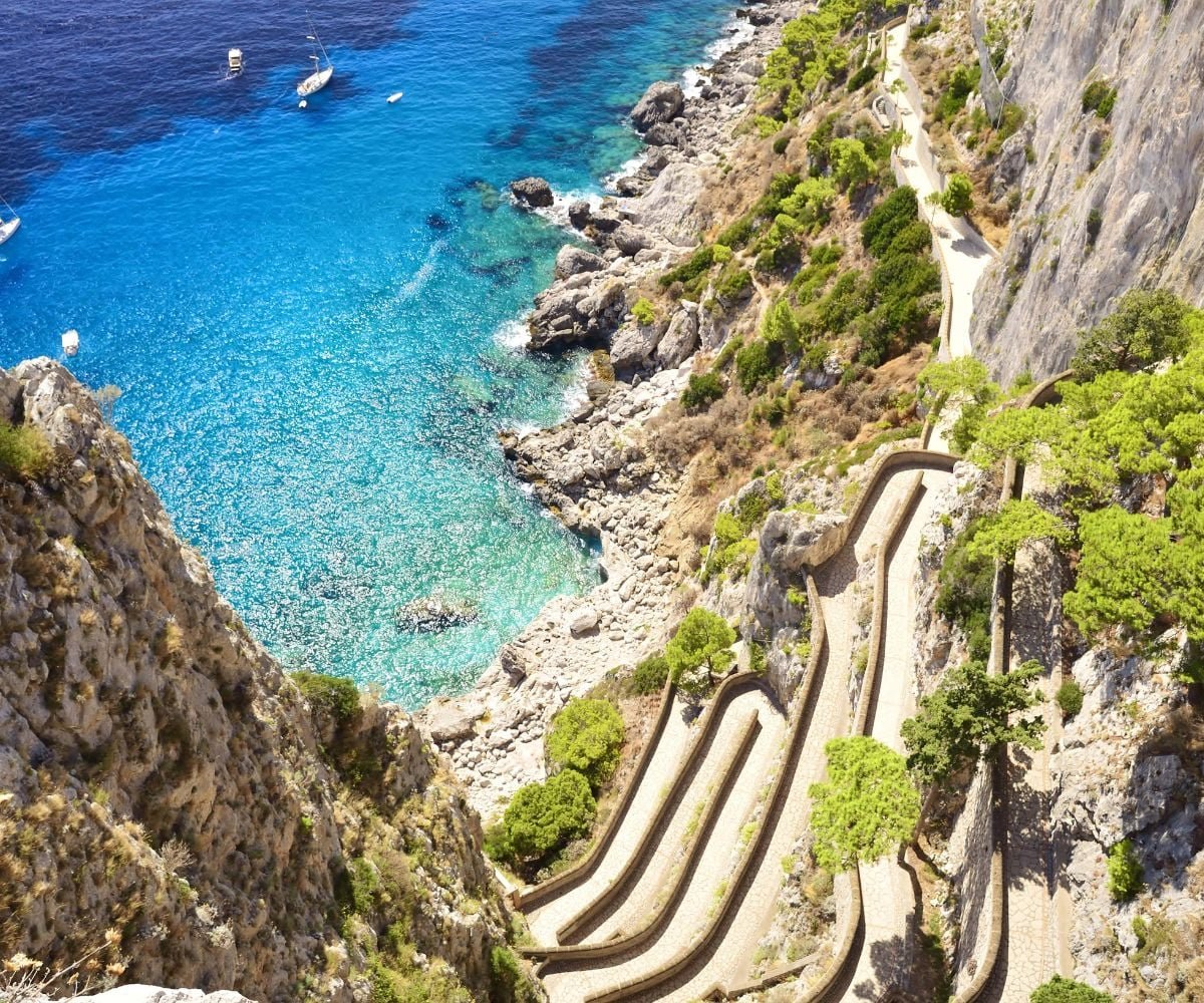 Amalfi Coast road.jpg
