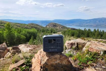 Product photo of BLUETTI Elite 300 on mountain top w .jpeg